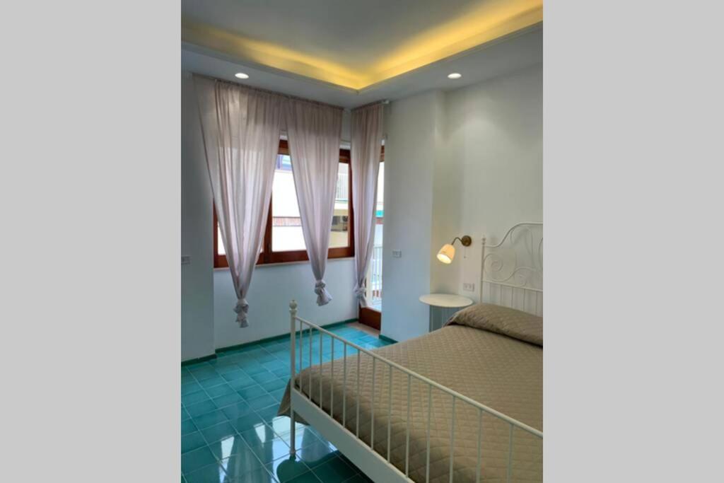 דירות סורנטו Super Attico Vista Mare Con Piscina מראה חיצוני תמונה