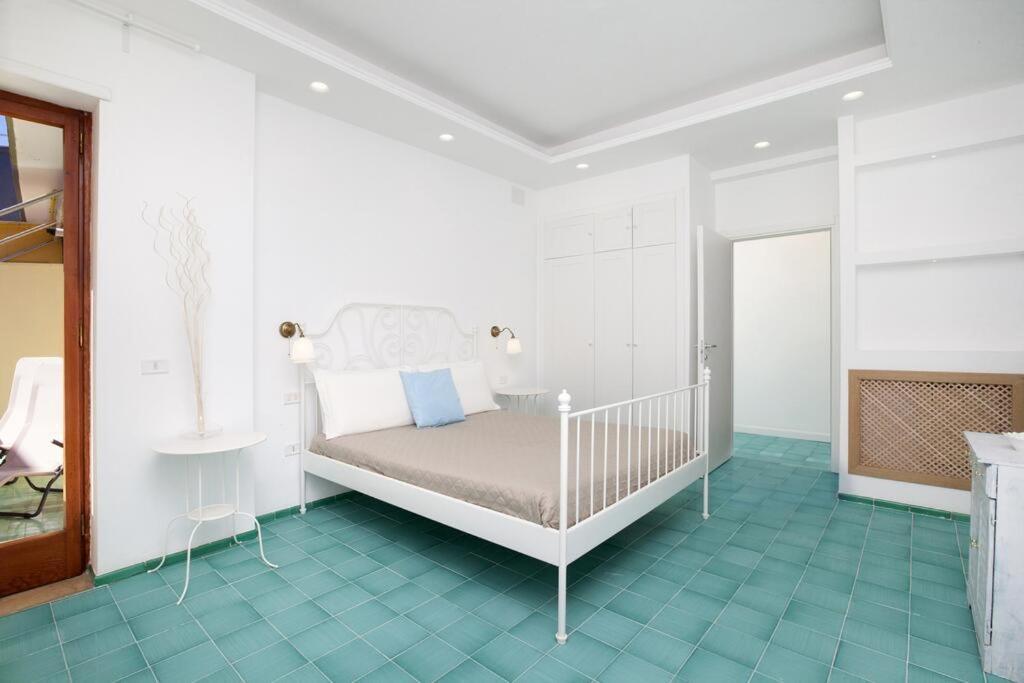 דירות סורנטו Super Attico Vista Mare Con Piscina מראה חיצוני תמונה