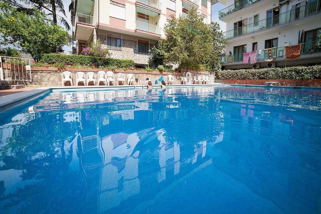 דירות סורנטו Super Attico Vista Mare Con Piscina מראה חיצוני תמונה
