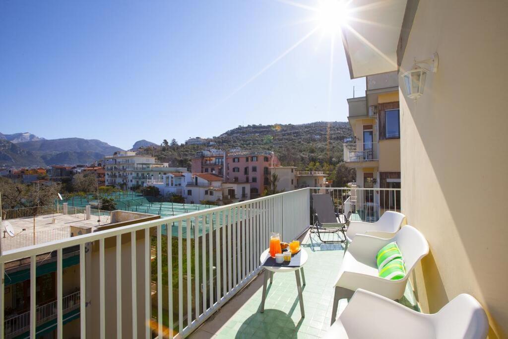 דירות סורנטו Super Attico Vista Mare Con Piscina מראה חיצוני תמונה